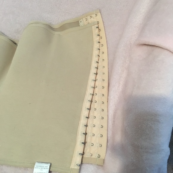 Plus size waist cincher - Picture 3 of 3